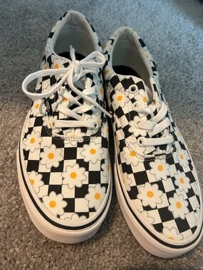 Black & White Daisy Checkerboard Lace-Up Sneakers